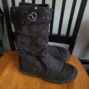 Women's 6M black winter suede boots Selena Gomez Dream out Loud peace sign 2011